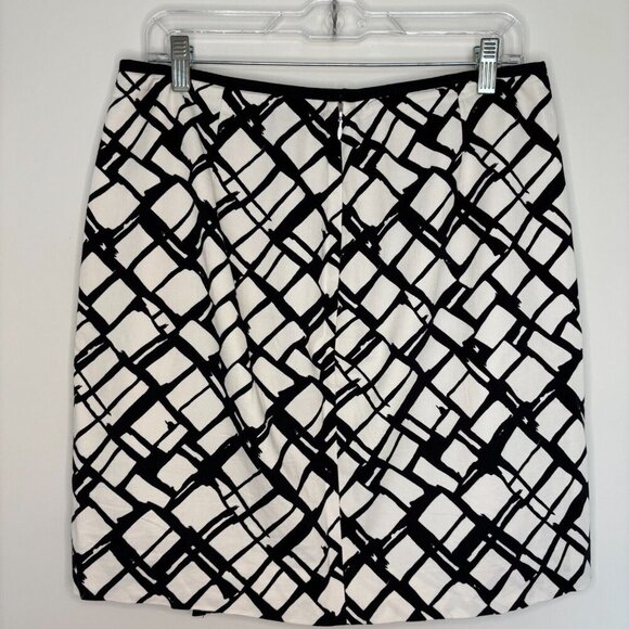 DONNA DEGNAN Size 10 Skirt Lined Black and White Knee Length Buckle Detail EUC - Picture 3 of 5